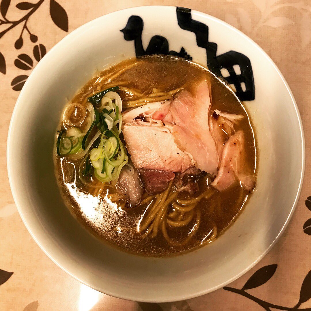 sunapooh's tweet photo. 麺工 小烏丸 さん＠高崎

気まぐれ限定
・重ね味
・和え玉
をいただきました😊

最後の小烏丸さんの営業日に！
重ね味は過去最高ではないかと言える美味しさでした💕
和え玉も美味しく、やはり小烏丸のらーめんは最高です(≧∀≦)
新店舗の新たな展開にも期待したいです♡

ご馳走様でした☺️ https://t.co/qbNQqnvn7t