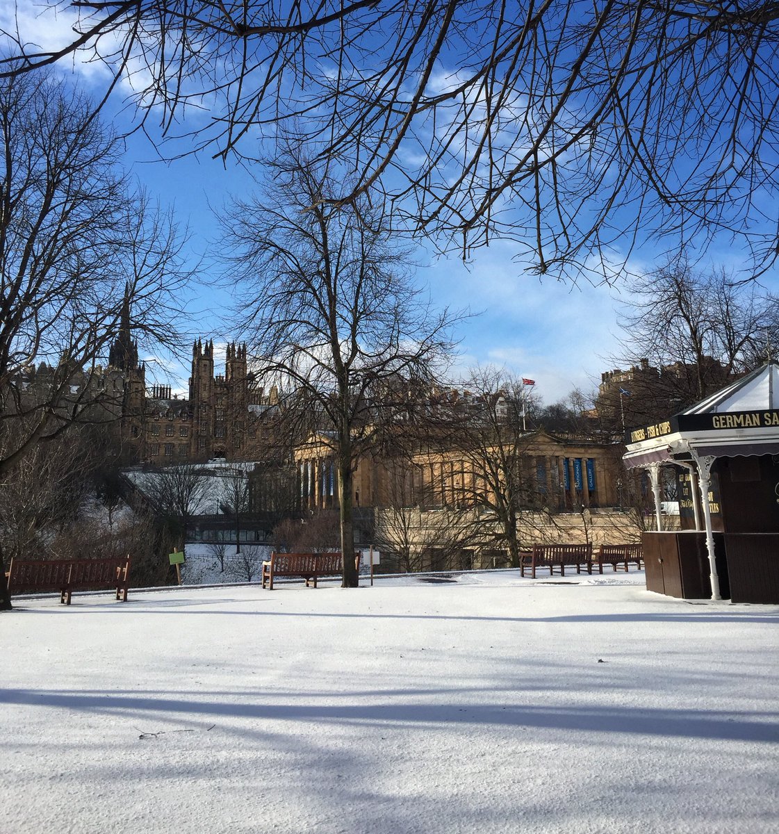 edinburgh's tweet image. Good morning. Lovely weather we’re having... ❄️

#ThisisEdinburgh #EdinPhoto