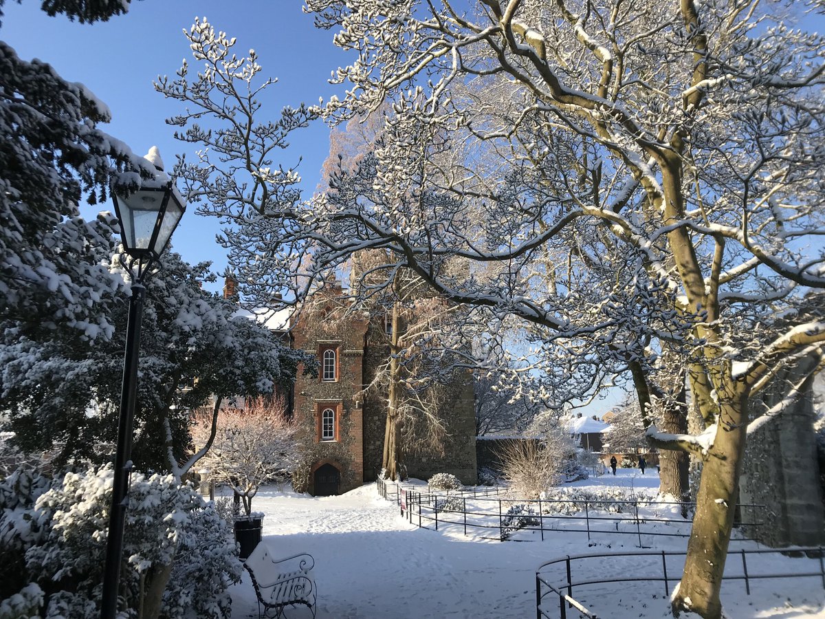 OnePoundLane's tweet photo. Another 360° snow day in the city! Canterbury looking spectacular in the sunshine! The Westgate Towers is closed today but The Pound is open as usual. Our restaurant opens on March the 14th! #Canterbury #Snow #WestgateTowers #ThePound #OnePoundLane Can you spot your house?! https://t.co/5sz6Tei3iG