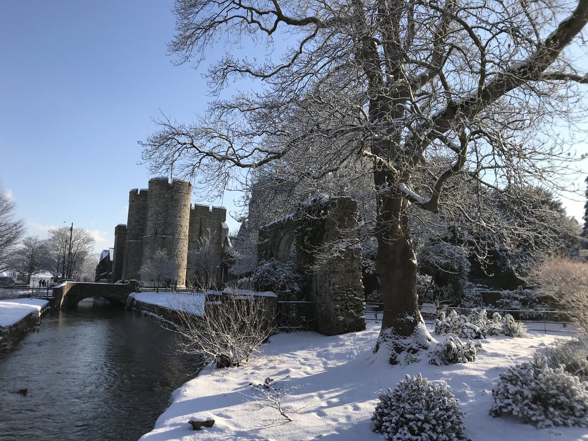 OnePoundLane's tweet photo. Another 360° snow day in the city! Canterbury looking spectacular in the sunshine! The Westgate Towers is closed today but The Pound is open as usual. Our restaurant opens on March the 14th! #Canterbury #Snow #WestgateTowers #ThePound #OnePoundLane Can you spot your house?! https://t.co/5sz6Tei3iG