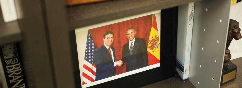 JessClochard8's tweet photo. .@sanchezcastejon en la entrevista de @elconfidencial : "Es evidente que la legislatura está acabada, que PP y Cs, en está guerra fría en la que están inmersos han hecho prisionero a España, han detenido a España" https://t.co/su50066iyC https://t.co/X39ndiapSu