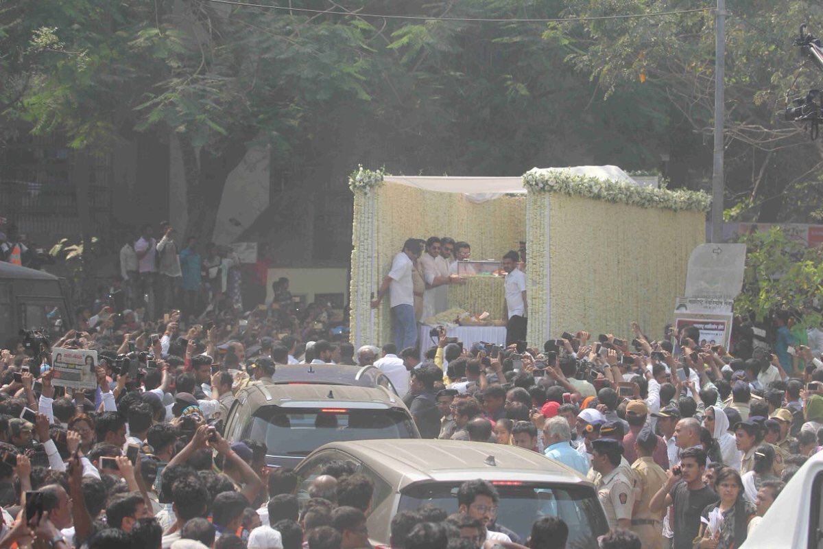 #Sridevifuneral #SrideviFuneral #Sridevi #LetHerRestInPeace
#SrideviFinalJourney