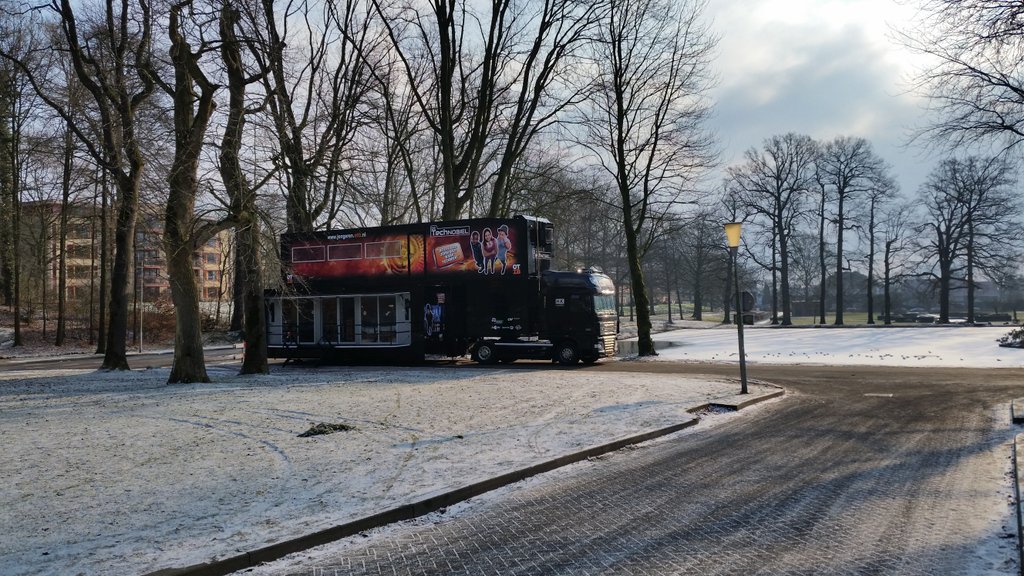 rcvanmaren's tweet photo. #techniek is #COOL !!!! brrrrrrr! Mooi winters plaatje! De #technobiel staat in #Arnhem vandaag. @OTIBnieuws @HKmobileNews https://t.co/8kNqSu9LLb