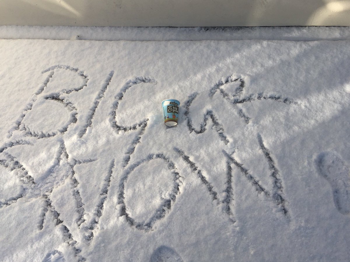 StrongstemsHE's tweet photo. SNOW AND GROW... BIG SNOW... confused. Was it #biggrow or bigsnow? #biggrow #snowday #freestyle #homeed #strongstems @innocent @giyireland https://t.co/V12LVaxxZw