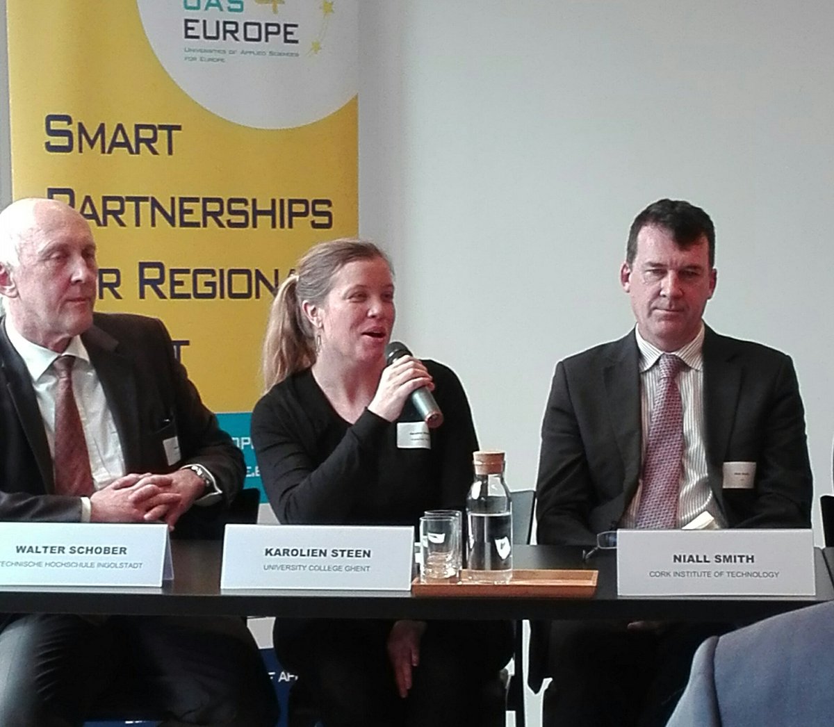 Mandy_Claessens's tweet photo. Main obstacles to participate in #H2020 according to Karolien Steen @OnderzoekHoGent is difficulty to enter big consortia in which partners know each other already and the focus on economic instead of societal impact #UAS4EU https://t.co/xUynD2DFYS