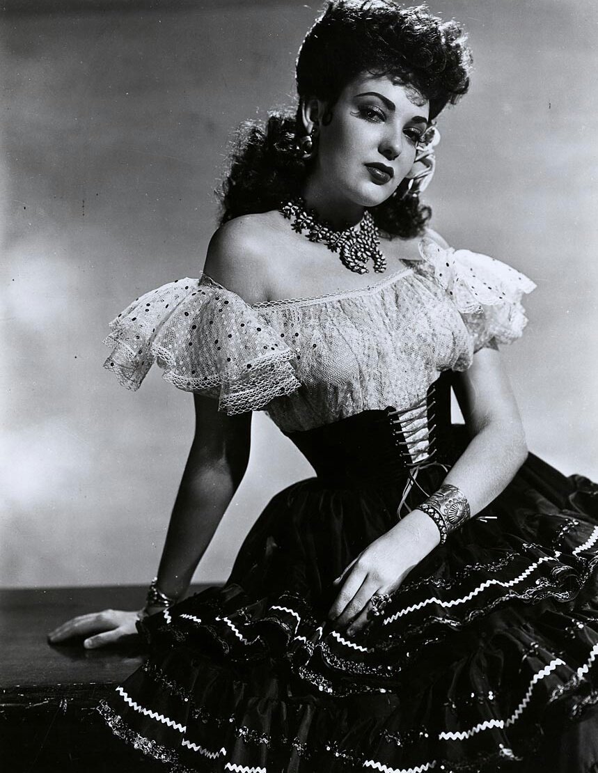 Twitter 上的 ツッチーフルーティー 今日の黒髪のキレイな一枚 Linda Darnell リンダ ダーネル 少々ゲイル ラッセルに近い雰囲気の美女で 深紅の一輪の薔薇みたいなひと きちんと棘も付いてます 近々見た作品はウォルシュの 海賊黒ひげ だが あまりやりがい