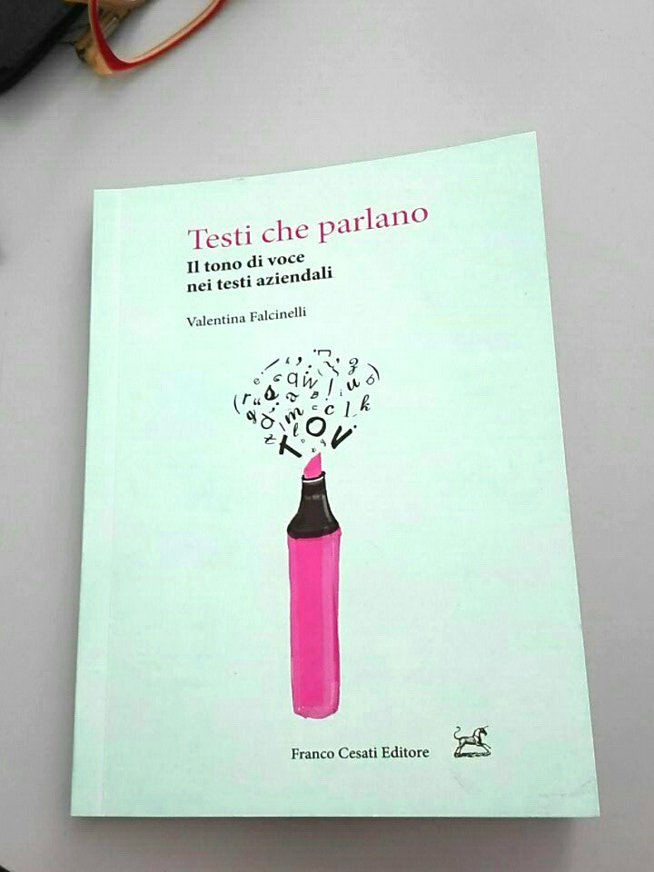 cosa leggi stasera? #tov #branding #brand #toneofvoice #copywriting #libri #verbalidentity #brandlanguage #tonodivoce #advertising #pubblicità #copywriter