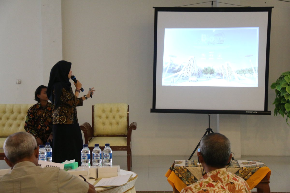 Bupati <a href="/Djoko_Arief/">Bupati&Wabup Blora</a> menghadiri acara Presentasi dan Penjurian Sayembara Desain Tempat Wisata dan Olahraga di eks Lap. Golf Blora 2018 di Kantor <a href="/dpupr_blorakab/">DPUPR Kab. Blora</a> 

cc <a href="/AriefRohman838/">Arief Wabup Blora</a> <a href="/sam_gautama/">samgautama karnajaya</a> <a href="/bdnrmj/">Bondan</a> <a href="/alim_ngaliman/">TOKO IMAGE'S SERVICE PRINTER BLORA</a> <a href="/SatpolPPBlora/">Satpol PP Blora</a> @BappedaBlora @PKKBlora <a href="/KomangG_Irawadi/">Komang Gede Irawadi</a>