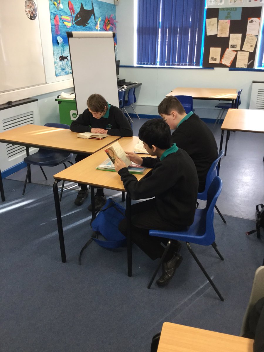 Royds_Hall_TL's tweet photo. It’s DEAR week here at @Royds_Hall #dropeverythingandread #readersaresucceeders 📚📚📚 https://t.co/1aAWAciRlY