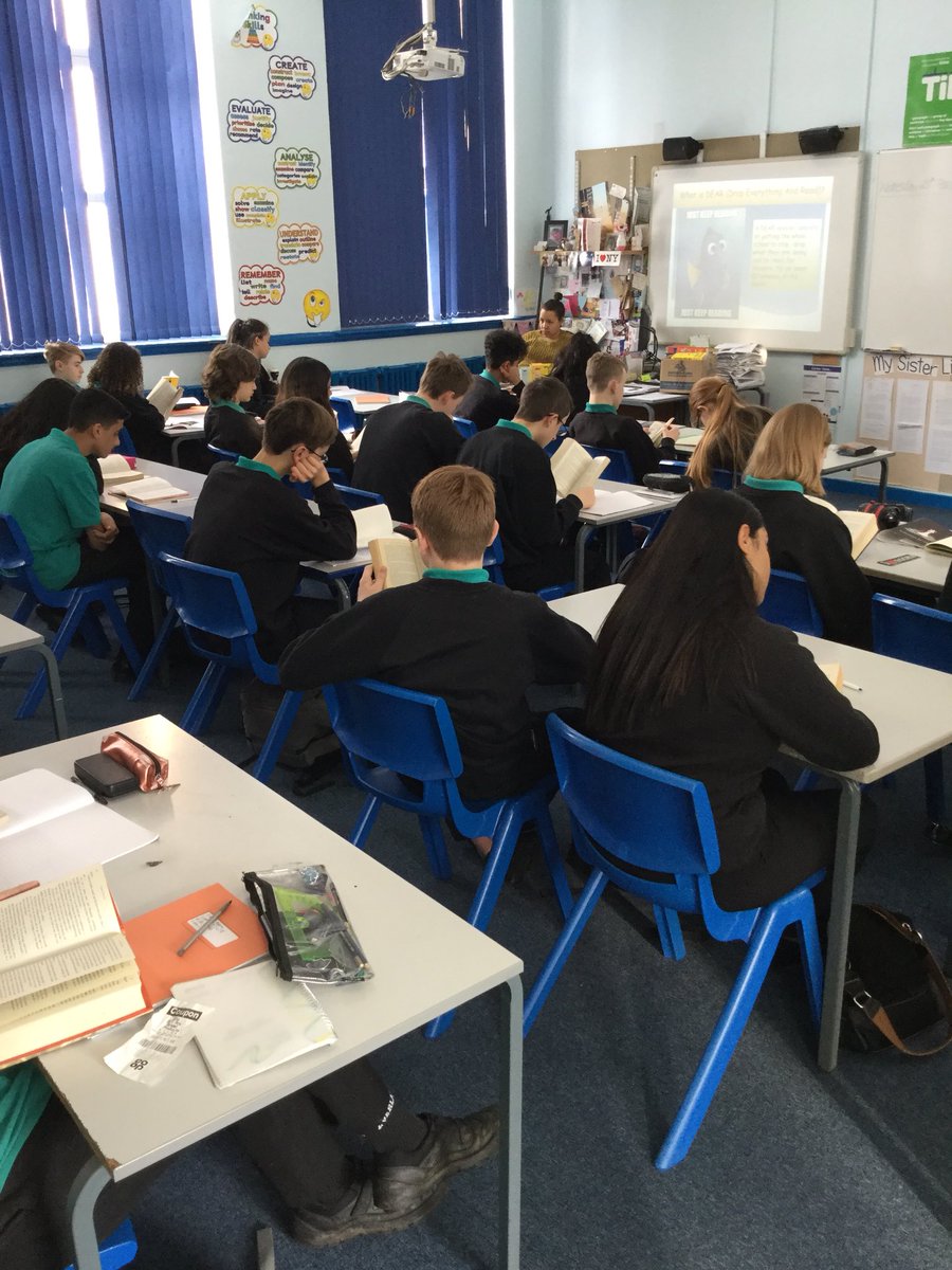 Royds_Hall_TL's tweet photo. It’s DEAR week here at @Royds_Hall #dropeverythingandread #readersaresucceeders 📚📚📚 https://t.co/1aAWAciRlY