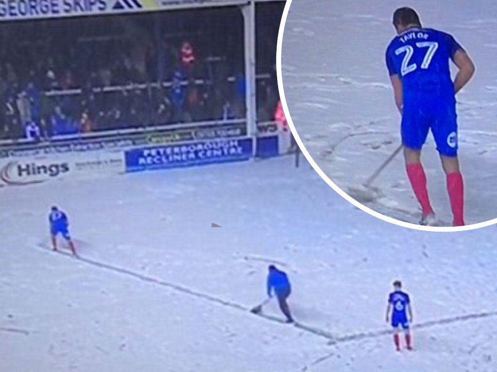 EADTsport24's tweet photo. Snowed in? Maybe this former #itfc defender could come and dig you out.
/sport/former-ipswich-town-defender-steven-taylor-leads-effort-to-clear-snow-at-peterborough-1-5412892 https://t.co/HyWlSEESIO