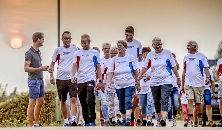 GGDGelderlandZ's tweet photo. Collega Joep Goessens samen met andere zorgverleners uit Druten de Nationale Diabetes Challenge (NDC). Dit is een wandelevenement voor het verbeteren van de gezondheid en levenskwaliteit van mensen met diabetes. Meedoen? Kijk hier: https://t.co/Cq5hGFhtGv https://t.co/4AQ6BITnKE