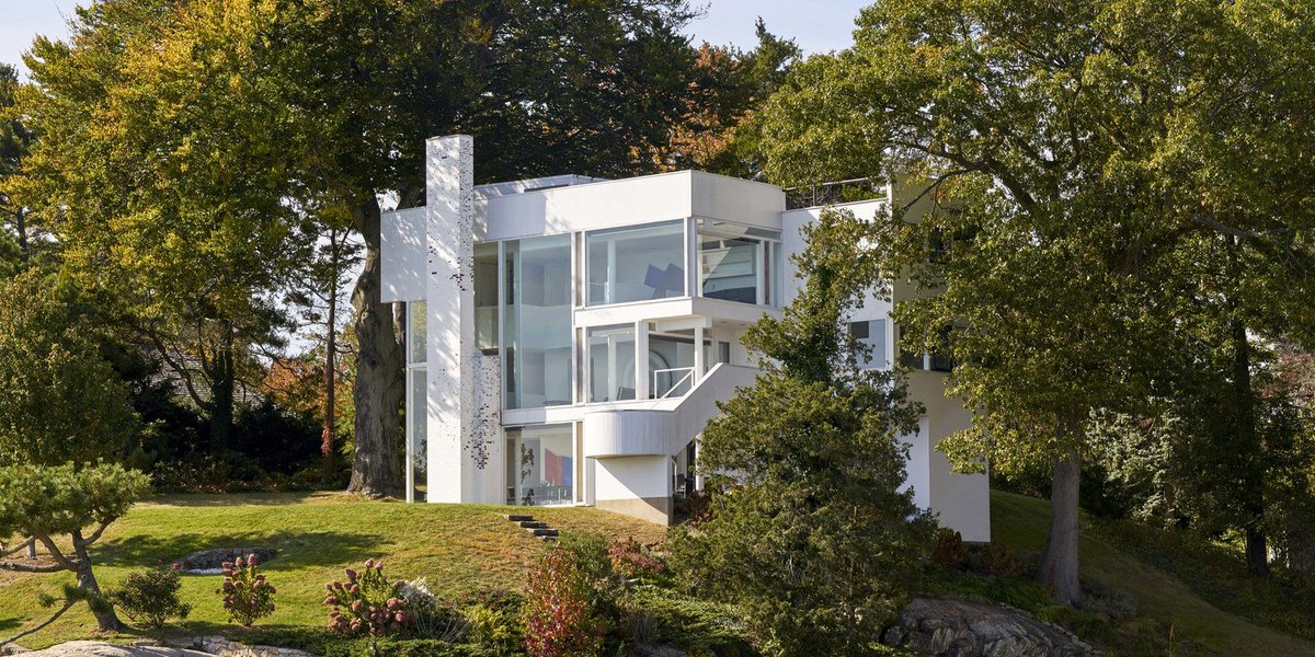 ArchDigest's tweet photo. Richard Meier revisits the house that launched his career—50 years later: https://t.co/GtWU0SVsdT https://t.co/InJtI2DlN1