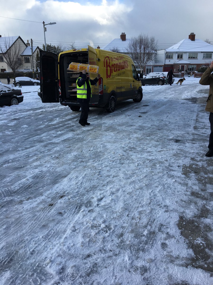 amyhuberman's tweet image. Local celeb papped