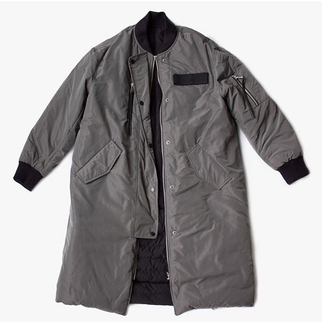 AlkemiStore's tweet photo. Brrrr.... it’s freezing outside and we’ll be open from 10:30 to 17:00 today due to severe delays in public transportation. So if you’re hunting for a long padded jacket like this one(REVERSIBLE), swing by during our temporary opening hours.
#snow #puffe… https://t.co/K75YCGaaKU https://t.co/px6uRWnI6a