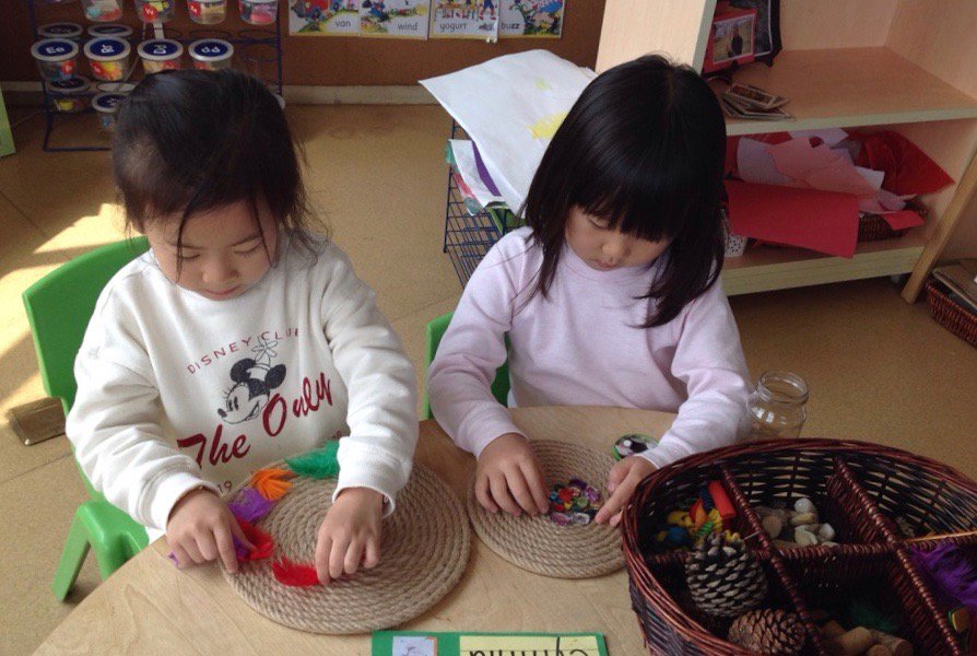 nf2229's tweet photo. exploring patterns & symmetry; these artists used such concentration & created their own masterpieces using #looseparts, inspired by Andy Goldsworthy. #creativity #peace #ecmath #isdwow #issedu https://t.co/f9R0wWL5cC