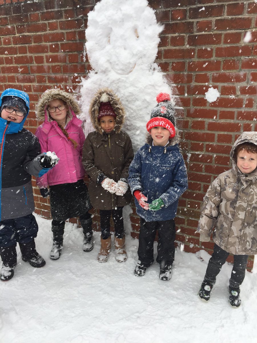 SJG_News's tweet photo. Thank you to all those parents who complimented us on being open so they could get to work. It is appreciated. Meanwhile, snowman competition in full swing ... https://t.co/WmSU557O1c