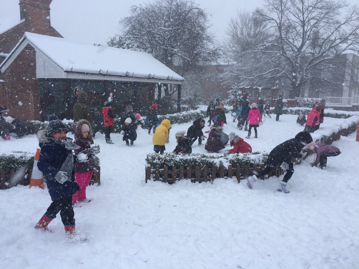 SJG_News's tweet photo. Thank you to all those parents who complimented us on being open so they could get to work. It is appreciated. Meanwhile, snowman competition in full swing ... https://t.co/WmSU557O1c