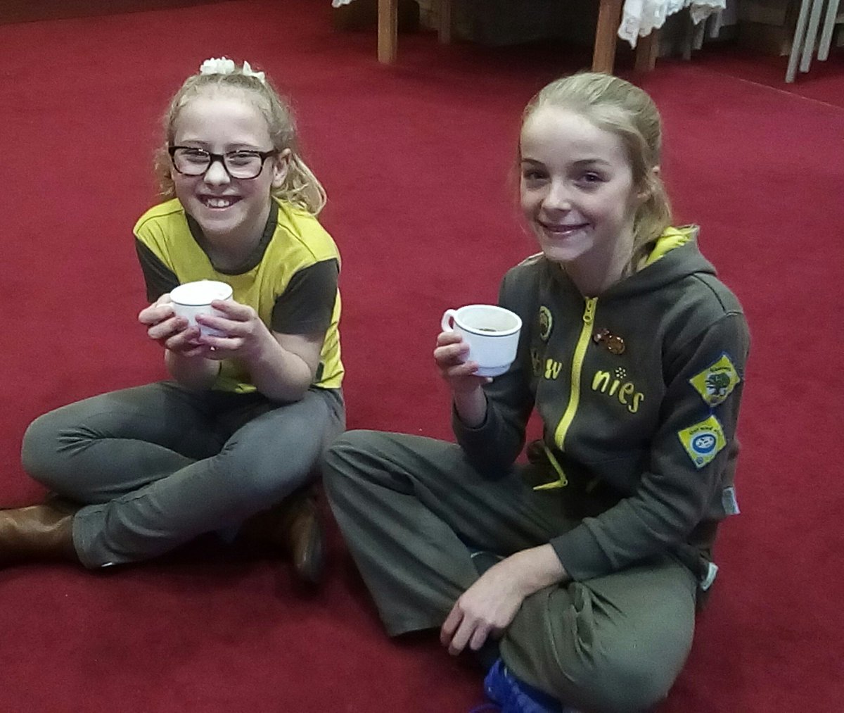 The owls and some Brownies braved the snow last night, so we rewarded ourselves with hot chocolate,cream and marshmallows #chocolatetreat @GirlguidingBly