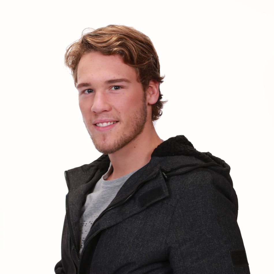 Veldtrap's tweet photo. So opgewonde @_nick_archibald van @MFM926 is ons MC Sat by die @SU_Alumni @Veldtrap met Woorde waar jy 'n 6 of 12km draf in 'n #afrikaanse woord by Coetzenburg. Deel van die @Woordfees Skryf in https://t.co/aBDr7TxmX8 Jy kry 'n spekboom @aQuelle en @MyPVM Pryse deur @FalkeSA https://t.co/YW3vbN1ZD6