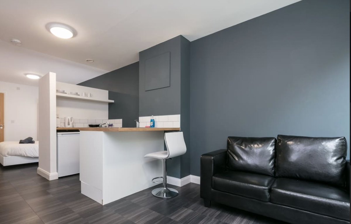 StCypsStudents's tweet photo. @amylouisegreenx Hey Check out our studio apartments @StCypsStudents close to the universities starting at only £110 per week (all bills inc) https://t.co/FCTBWva4xC