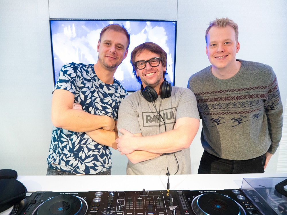 asot's tweet image. Happy birthday to @NickChicane! It was great having you for #ASOT849, hope to see you again soon and have a good one!✌️