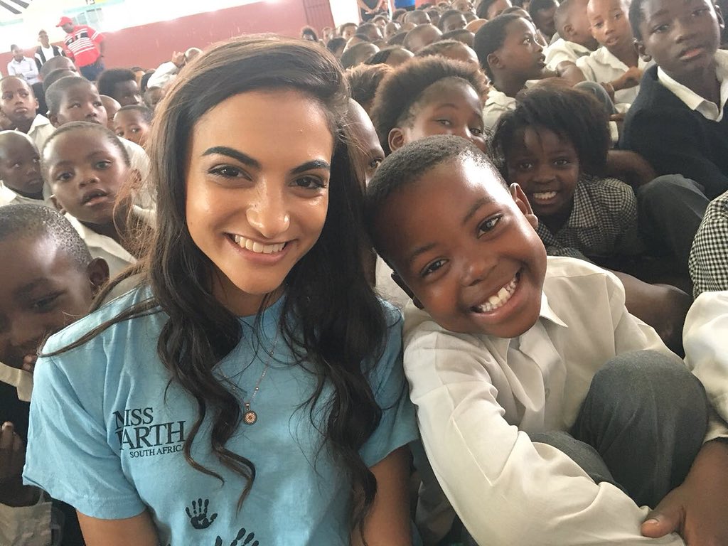missearth_sa's tweet photo. We recruited 1300+ new #WaterHeroes at #SigcawuPrimarySchool this morning! #SaveWater #EveryDropCounts #CapeTown #CapeSaveWater #DefeatDayZero #MissEarthSA #MissEarth2018 #Crossroads https://t.co/jNlItXCt3n