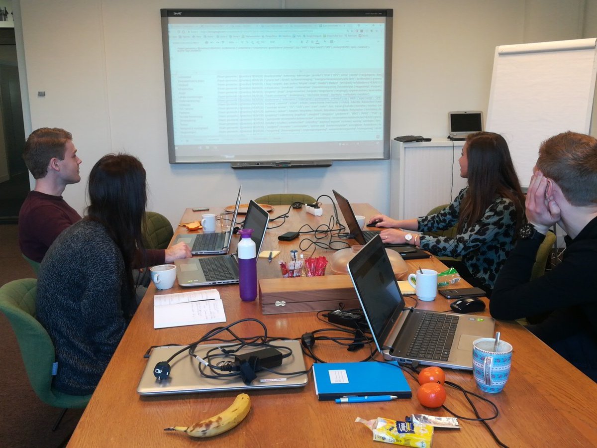 Social media management software training <a href="/CoostoNL/">Coosto</a> :) <a href="/hetPON/">Edi</a> #nieuwevormenvanonderzoek #research #onderzoek #leuk