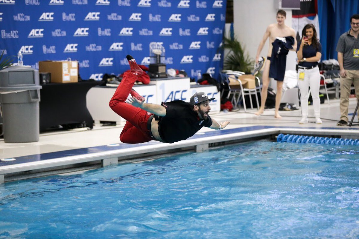 packswimdive's tweet photo. HIT the HUMP DAY with this ATTITUDE! Another day in PARADISE. 🐺🇺🇸♦️ https://t.co/9utNudoNXz