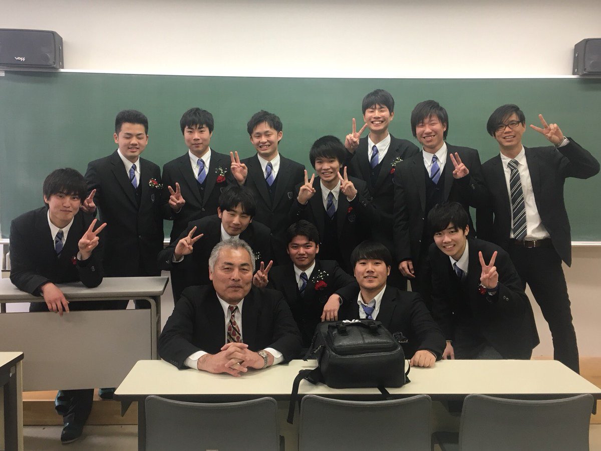 pou_sasuke's tweet photo. 双星高校卒業しました〜😭
三年間いろいろあったけど楽しすぎた！
4月からは社会人として頑張ろ！ https://t.co/sI9Lf8XVdS