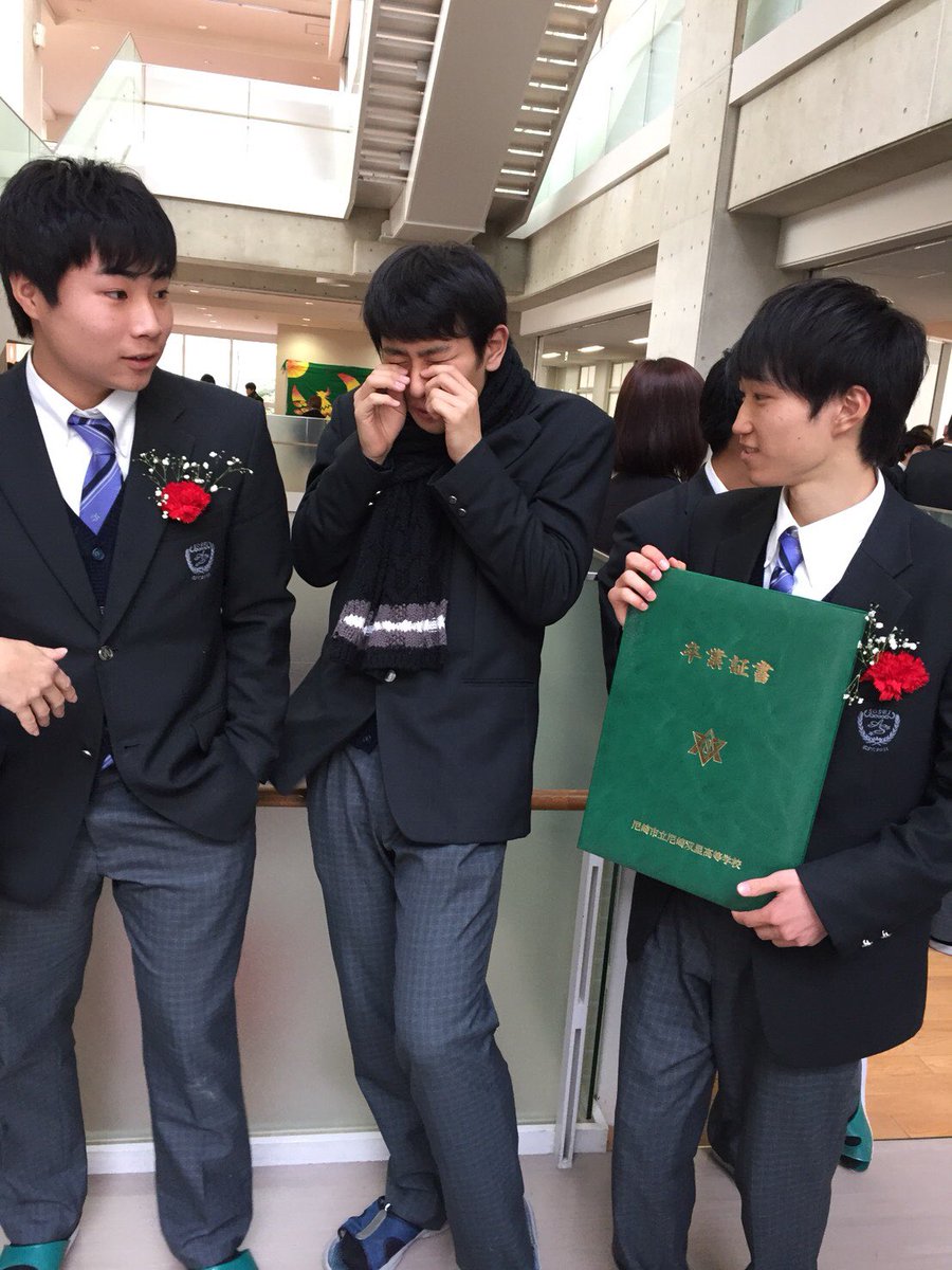 pou_sasuke's tweet photo. 双星高校卒業しました〜😭
三年間いろいろあったけど楽しすぎた！
4月からは社会人として頑張ろ！ https://t.co/sI9Lf8XVdS