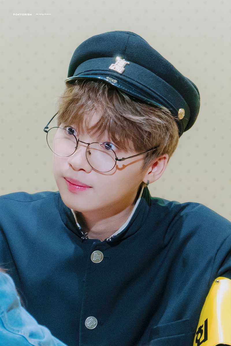 ponyorism's tweet photo. 180225
교복을 단정히 입고 다녀야지요..?!👀⚡
#정세운 @sewoon_jeong https://t.co/TMa5pGc6Ax