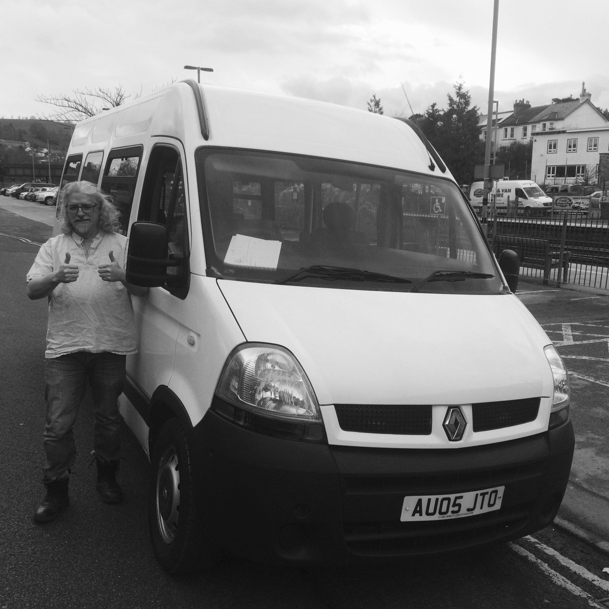 Another accidental black and white picture! 🤦‍♂️Here's Ian from Totnes receiving his Renault Master. Thank you for the business Ian! #Vans365