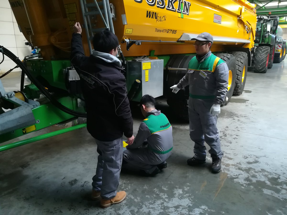 On 13th, 14th and 15th February, our Japanese importer, Nakanishi Shoji, came to our premises to follow a technical training with our specialized engineers. This travel was very enriching since they could maintain and improve their knowledge of the Joskin products.