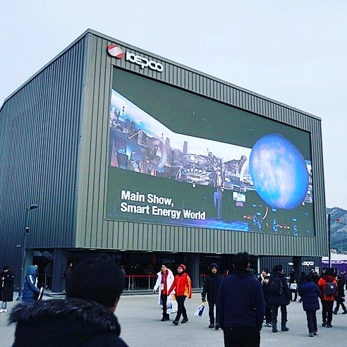 Beautylogs's tweet image. #평창올림팍플라자 #한전 홍보관
 ‘스마트 에너지 시티, 평창에 펼치다’라는  스마트한 미래 에너지 세상을 영상쇼와
VR(Virtual Reality) 체험 공간에서는 관람객들이 바이애슬론, 알파인스키, 봅슬레이 등 동계올림픽 종목 선수가 되어 해상풍력과 태양광 등 전력설비를 체험할수 있다.