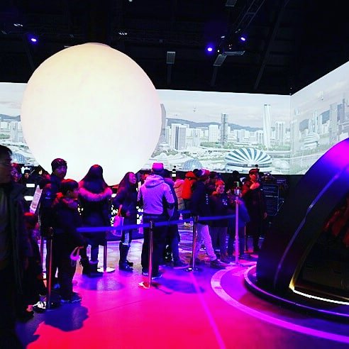 Beautylogs's tweet image. #평창올림팍플라자 #한전 홍보관
 ‘스마트 에너지 시티, 평창에 펼치다’라는  스마트한 미래 에너지 세상을 영상쇼와
VR(Virtual Reality) 체험 공간에서는 관람객들이 바이애슬론, 알파인스키, 봅슬레이 등 동계올림픽 종목 선수가 되어 해상풍력과 태양광 등 전력설비를 체험할수 있다.