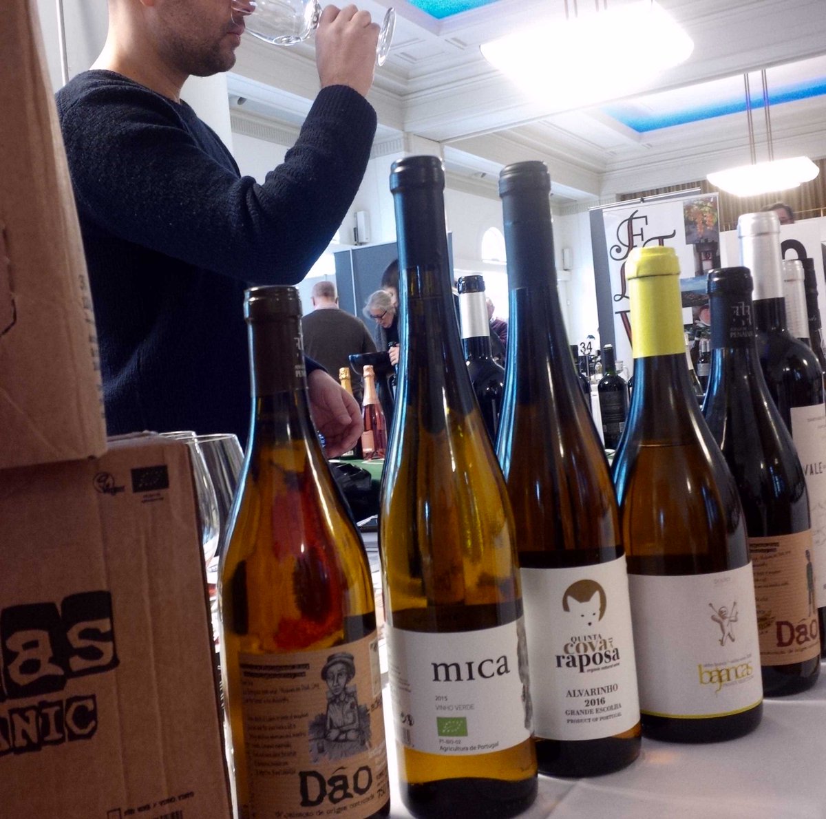 terroirdactyl's tweet photo. @PortugueseStory ready to taste @sittasting #SITTSpring2018 London #Snowwhatsnow?? https://t.co/APrR7NyP5c