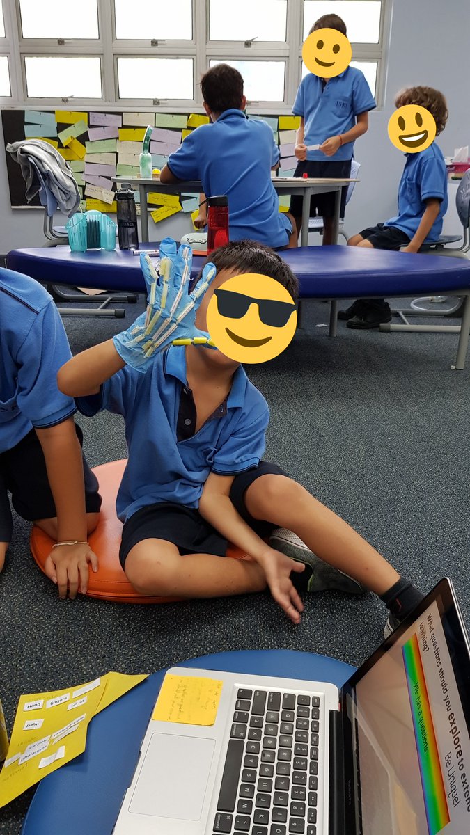 LTeacher10's tweet photo. Sharing our human body museum exhibits with our grade 1 buddies. #ISKLPROUD #MakerSpace #Maker #science https://t.co/y5XqnUpbkx