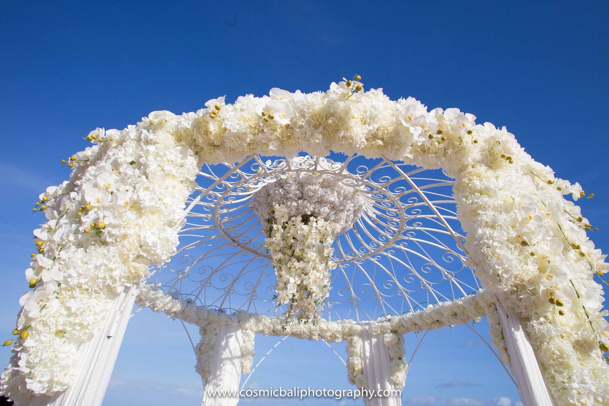 CosmicBaliPhoto's tweet photo. Gorgeous Wedding Arch! @themuliabali 
#Wedding #WeddingDecoration #WeddingArch #FlowerArch #Gorgeous #BeautifulinWhite #WeddinginBali #BaliWedding #DestinationWedding #DreamWedding #TheBaliBride #BrideStory https://t.co/TbgeJ1Gnkz