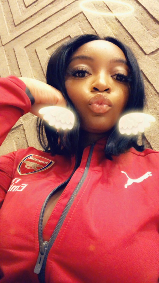 NickiVeroni's tweet image. #gunner #fakefootballfan #stoleitfrommysis #isupportarsenalcuzmyfamilydoes