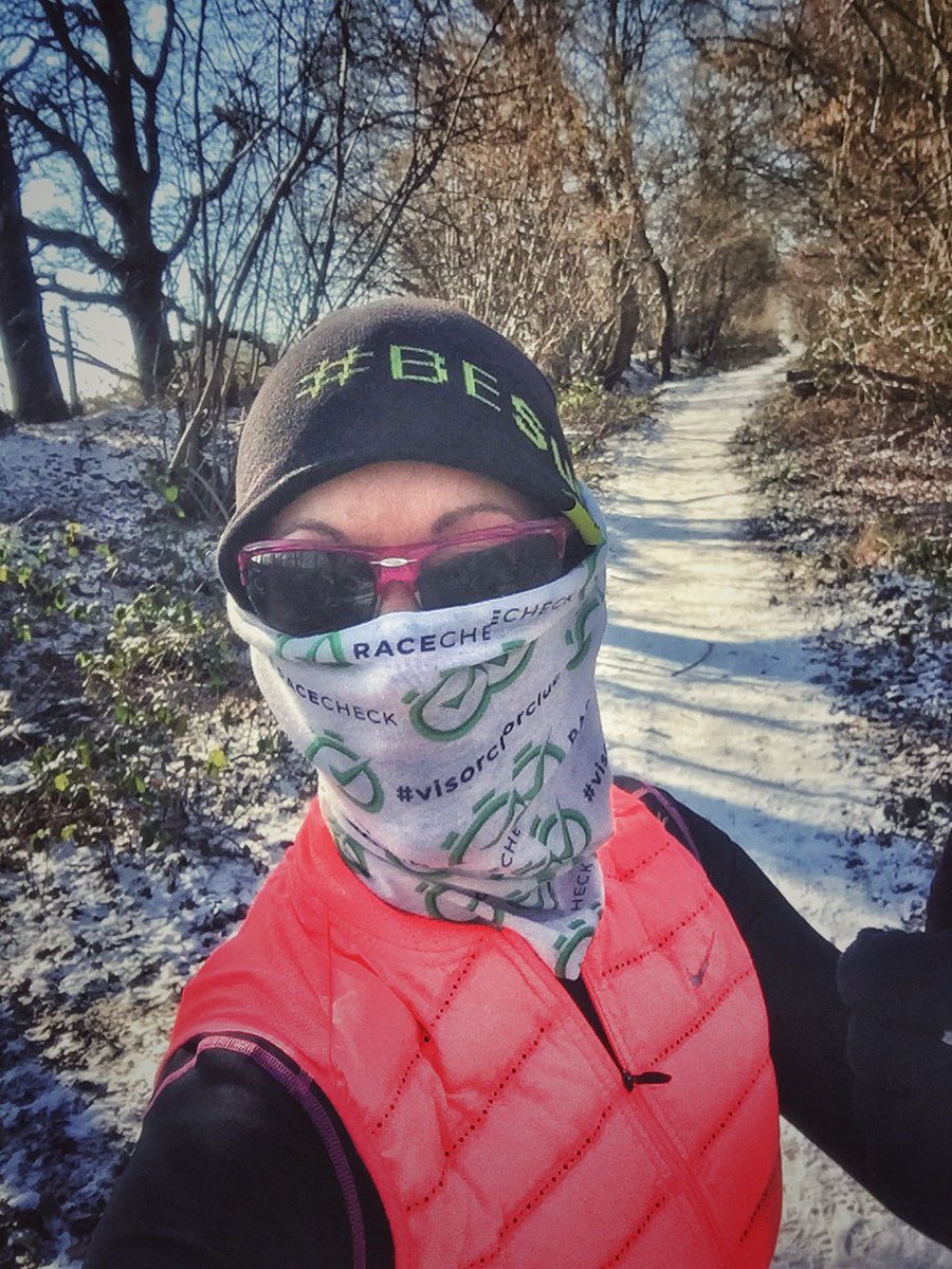 I don’t know what all the fuss is about ?! ... Tropical 😎☀️🏃🏼‍♀️ #bravingtheBeast @racecheck #visorclub #runner  #ukrunchat #snowytrails #Snowmageddon