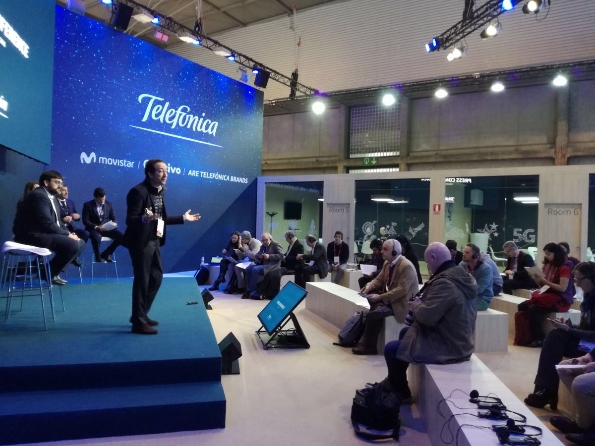 Telefonica's tweet photo. ⚡️Comenzamos una nueva jornada en el #MWC18 con la conferencia de Vicente Muñoz, Global Chief IoT Officer de @Telefonica:

Transformation is not about solutions. It is about evolution.

#IoT y nuevas tecnologías
#TelefonicaMWC https://t.co/CFoshJgLs3