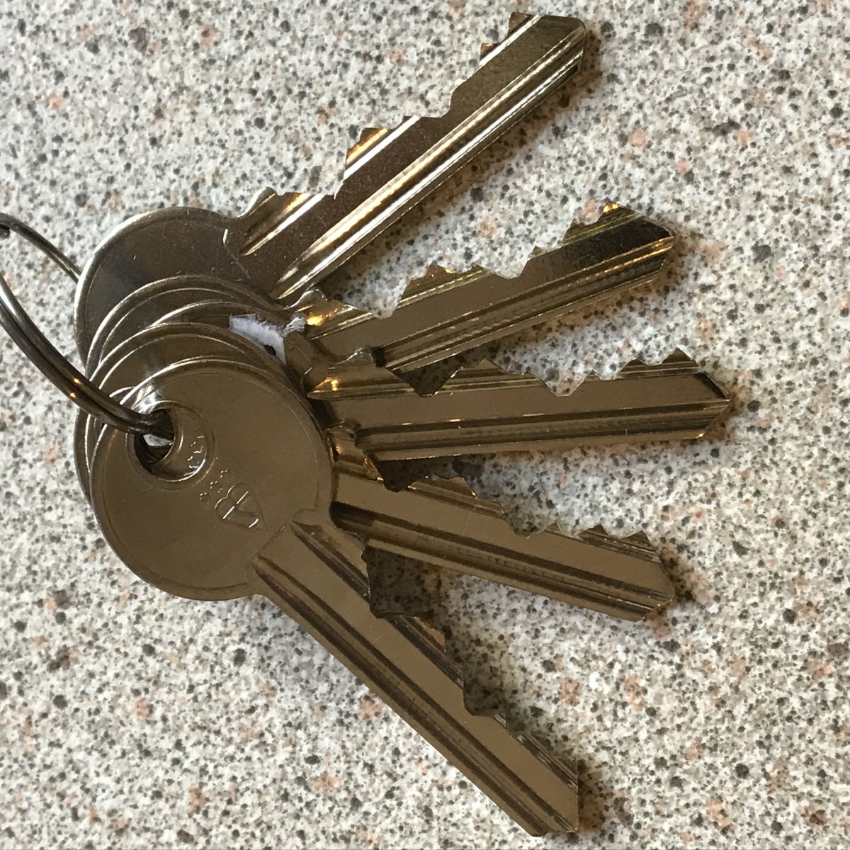 FRAMEXPRES5's tweet photo. Our quality guarantees reassure #homeowners when they invest in our range. For example the 3* chamber is now fitted as standard on all FrameXpress Ltd patio doors. #DefiningQuality https://t.co/JBBB3u0mq4