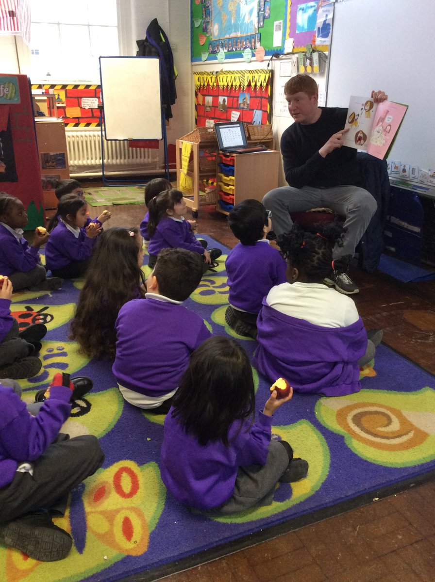 HPA_Philip_Lane's tweet image. Thank you so much to Louis&apos; dad for coming to read to Leon class on Monday! We loved &apos;There&apos;s a Lion in my Cornflakes&apos;! If you would like to read to us, we would love to have you! Contact the school office to let us know if you&apos;re interested! #HPAPLLeon #ParentReadingSessions