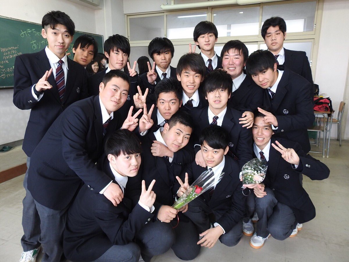 jin05271's tweet photo. 今日無事卒業することが出来ました！
今まで関わってきた人達ほんまにありがとう！
大学行っても、部活も勉強も頑張ります。
ほんまに3年間楽しかったです、ありがとうございました。 https://t.co/GdcsGjARW9