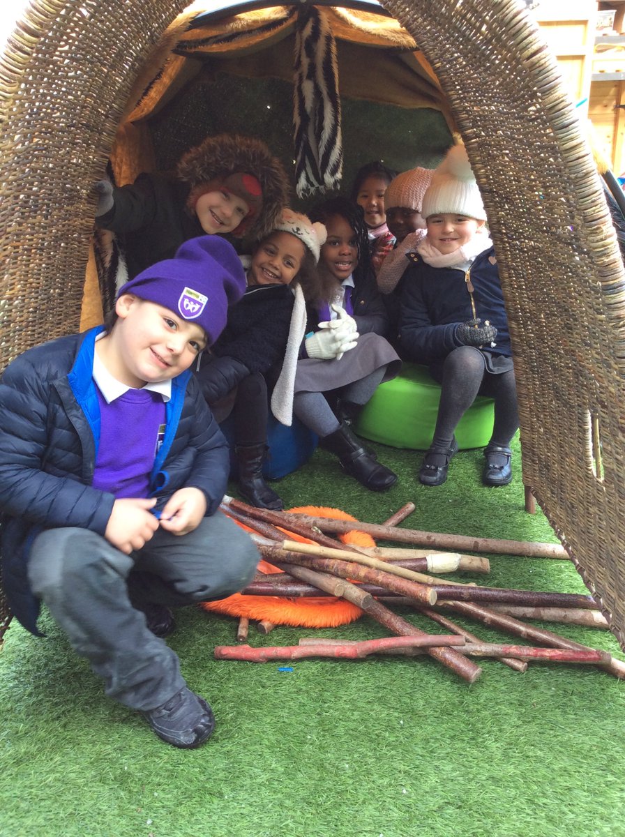 HPA_Philip_Lane's tweet image. Cold? No one told us! Reception braved the snow to build a fantastic den in our outdoor area yesterday for reading and other activities! Check out the cosy, warm campfire, what a treat! #HPAPLReception #SnowDayLearning