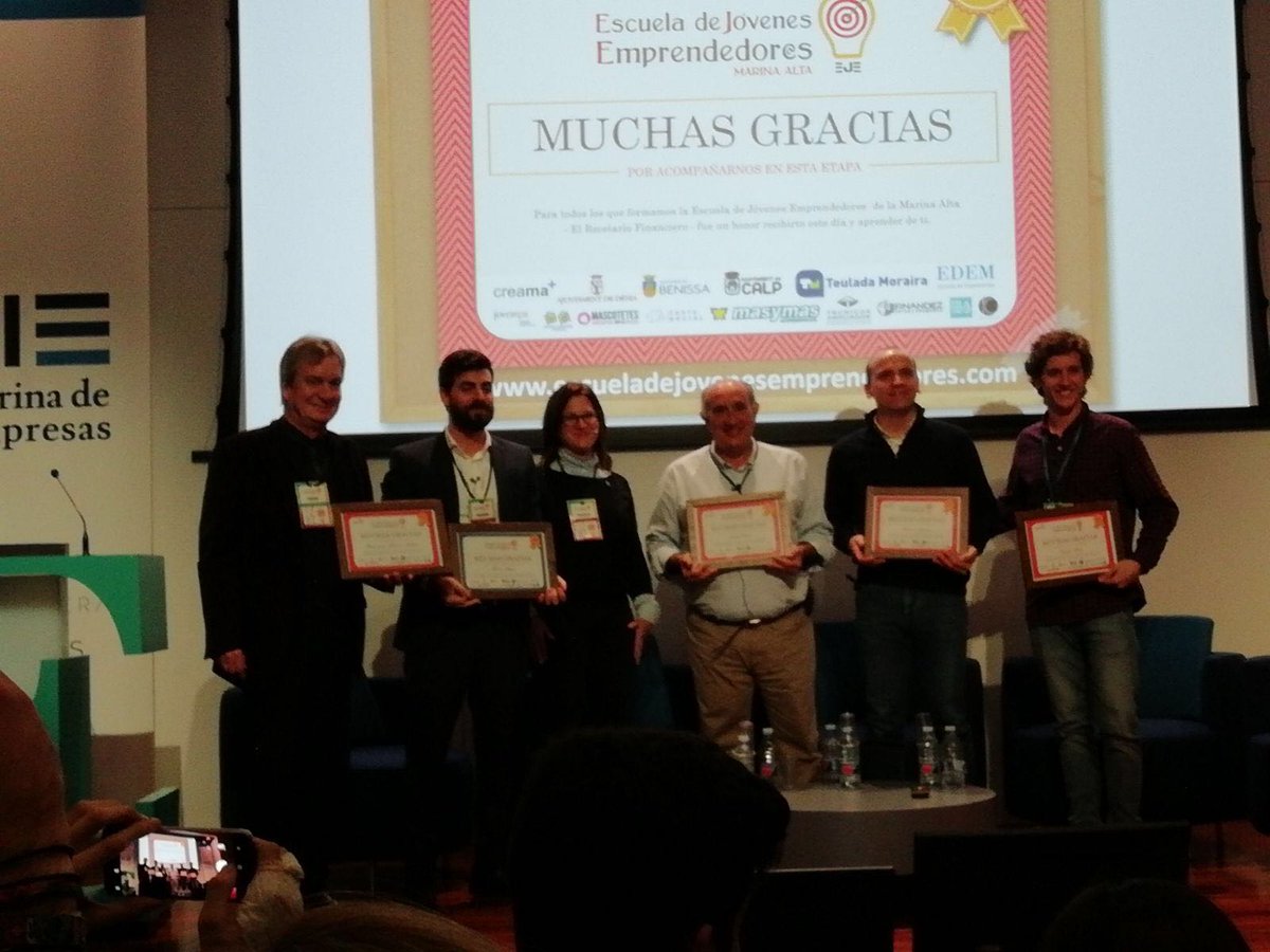 la_eje's tweet photo. Muchas #gracias a @HolaCaracola por estos marcos tan bonitos entregados durante nuestro evento #ExitosCompartidos que tuvo lugar en @EDEMempresarios https://t.co/vixBm9REi7