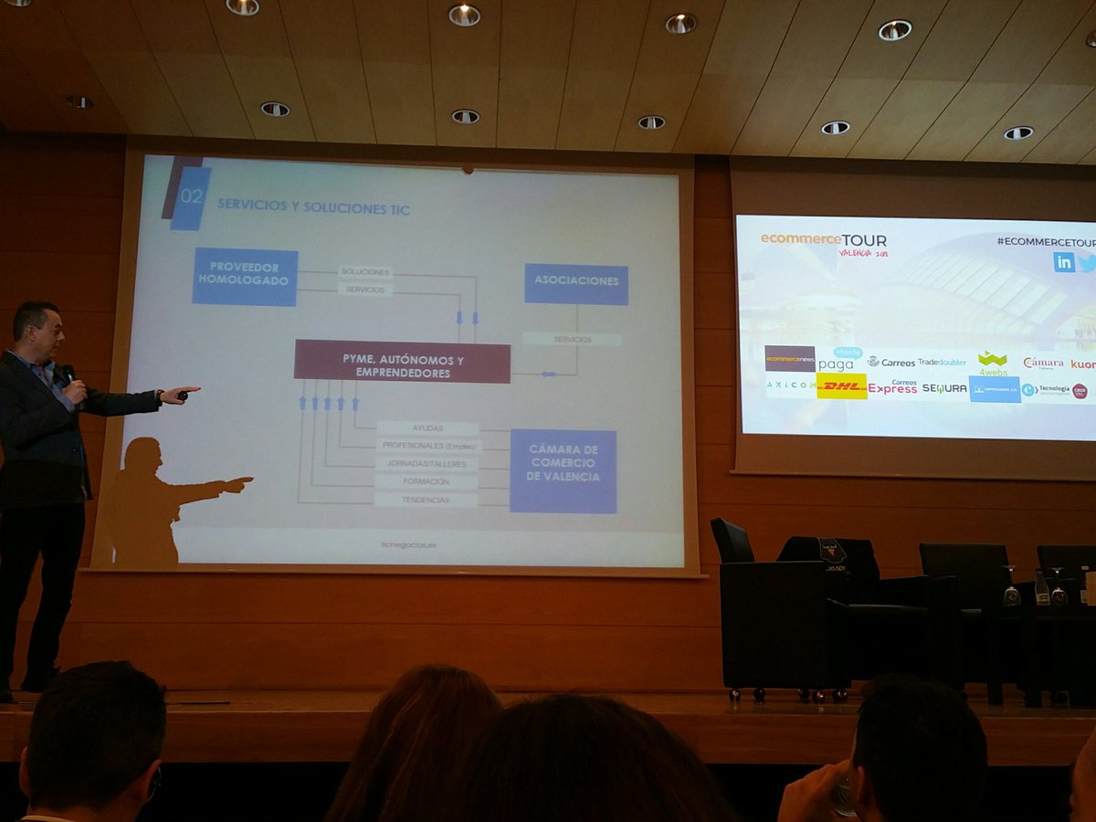 Emprenderia's tweet photo. #ecommercetourvlc Tras el break para tomar café seguimos con las conferencias @camaravalencia https://t.co/RjZ543pAQV