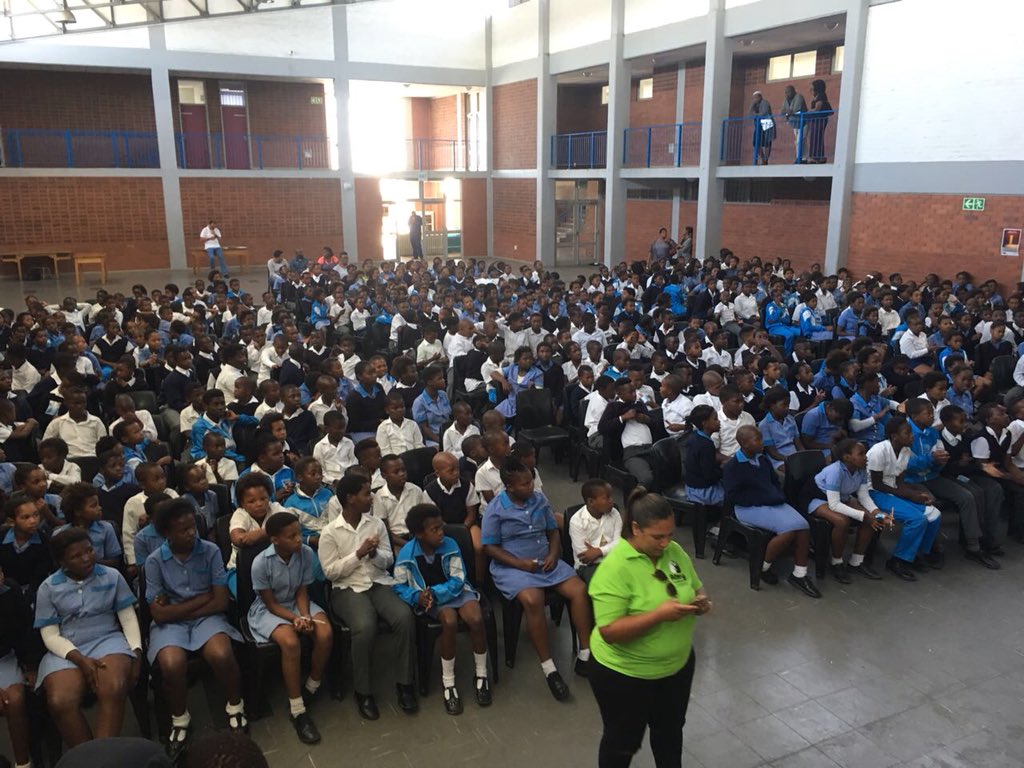missearth_sa's tweet photo. #DefeatingDayZero with #BongolethuPrimarySchool! #MissEarthSA #MissEarth2018 #SaveWater #CapeSaveWater #EveryDropCounts #CapeTown #Philippi https://t.co/4GJ9gN98Vw