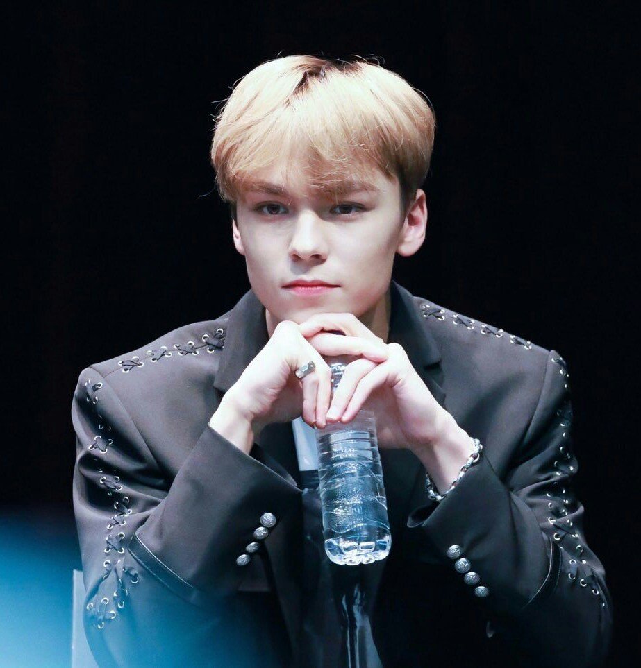 cxvernon's tweet photo. 🎶 ╱

I always thought I would sink, so I never swam, I never went boatin', don't get how they are floatin' and sometimes I get so scared of what I can't understand. https://t.co/wRmeTET6mp